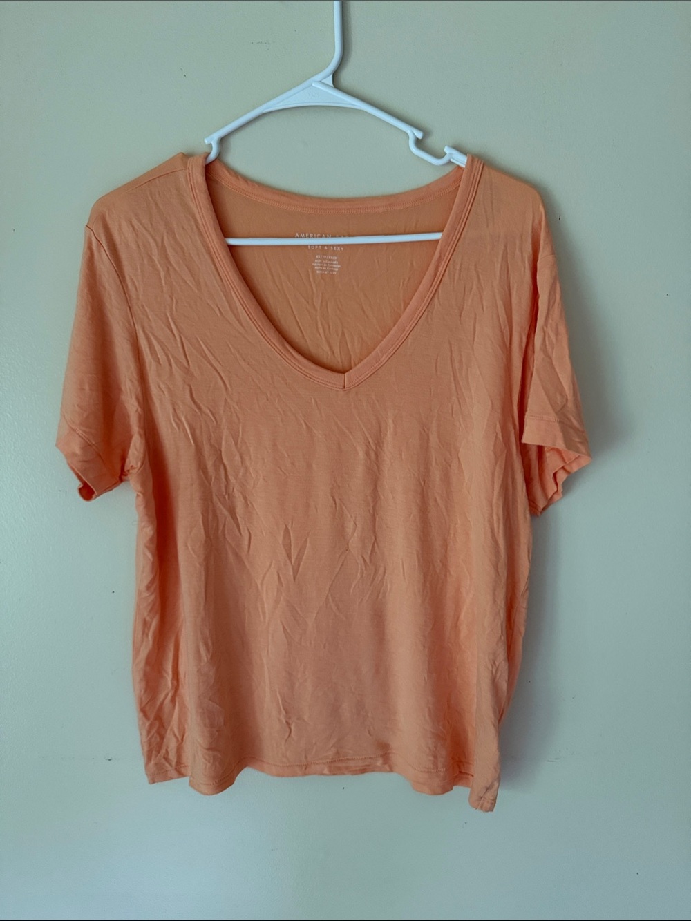 American Eagle Outfitters Peach V-Neck Short Sleeve Tee